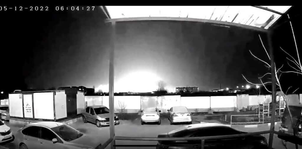 Las autoridades rusas investigan dos explosiones en bases aéreas a cientos de kilómetros de Ucrania