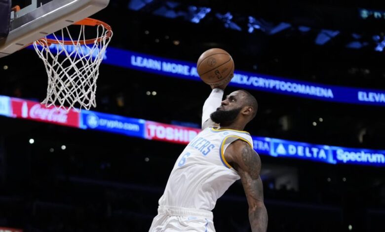 LeBron devuelve el 'showtime' a L.A. con este molinillo espectacular