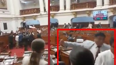 Legislador que defiende a Castillo golpea por la espalda a otro congresista