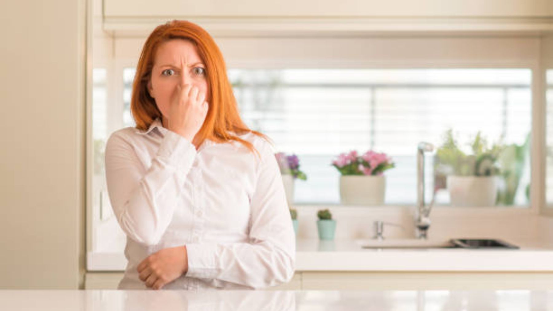 Llena un frasco con estos ingredientes y di adiós a los malos olores en la cocina