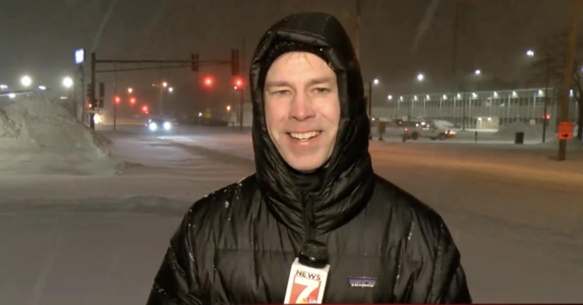 Locutor deportivo hilarantemente se vuelve viral por verse obligado a cubrir Blizzard en vivo