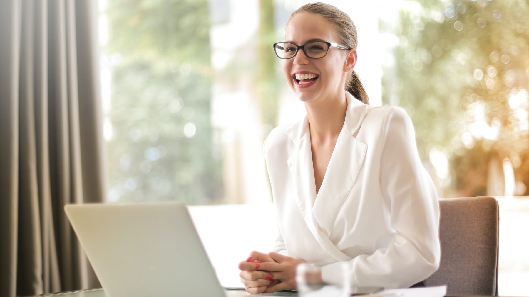 Los carteles más ‘random’ que encontrarás en la calle y te volarán la cabeza