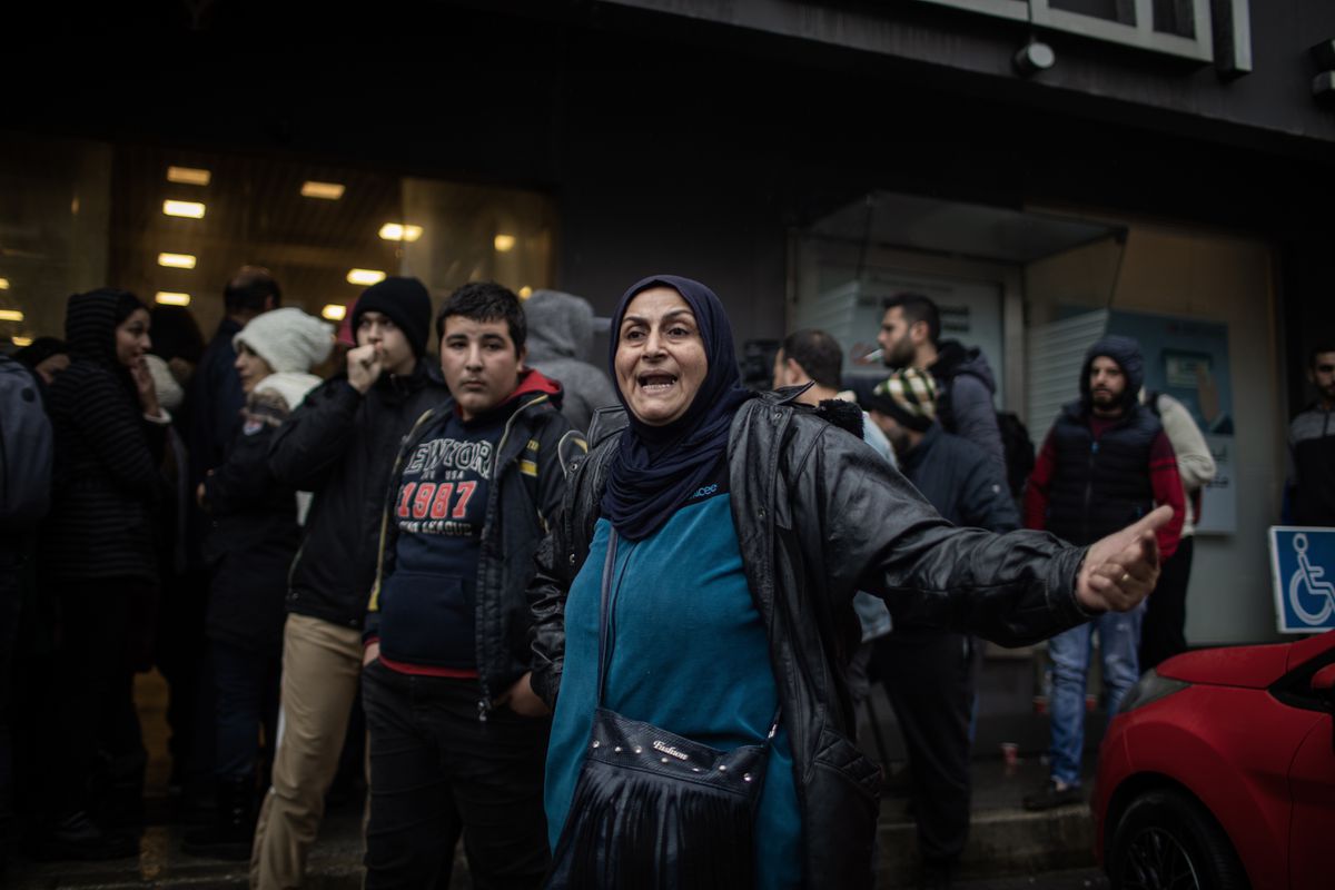 Los libaneses ‘roban’ su propio dinero en los bancos a punta de pistola y con bidones de gasolina