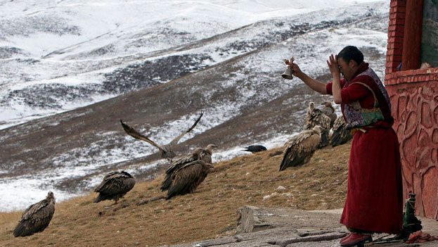 Los rituales fúnebres más espeluznantes que existen en el mundo