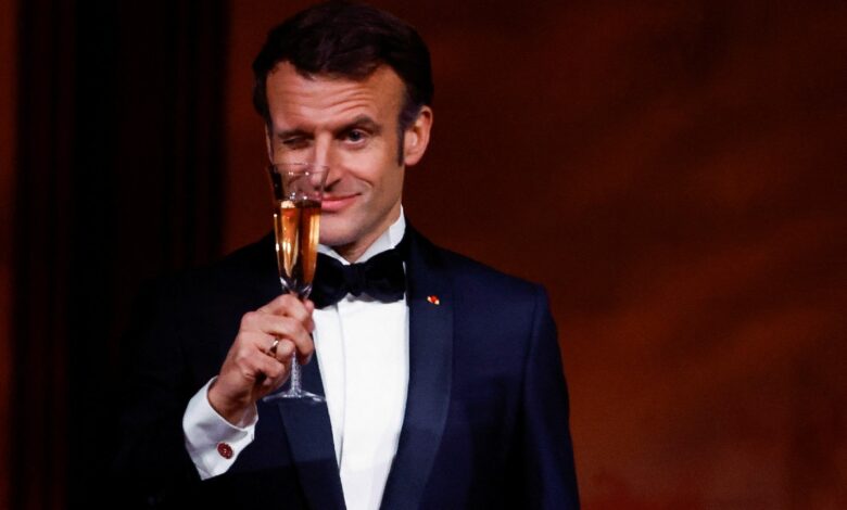 Macron pide no entrar en pánico ante cortes de electricidad
