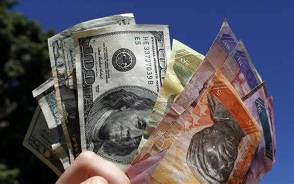 Maduro anuncia que alistan medidas frente a depreciación del bolívar