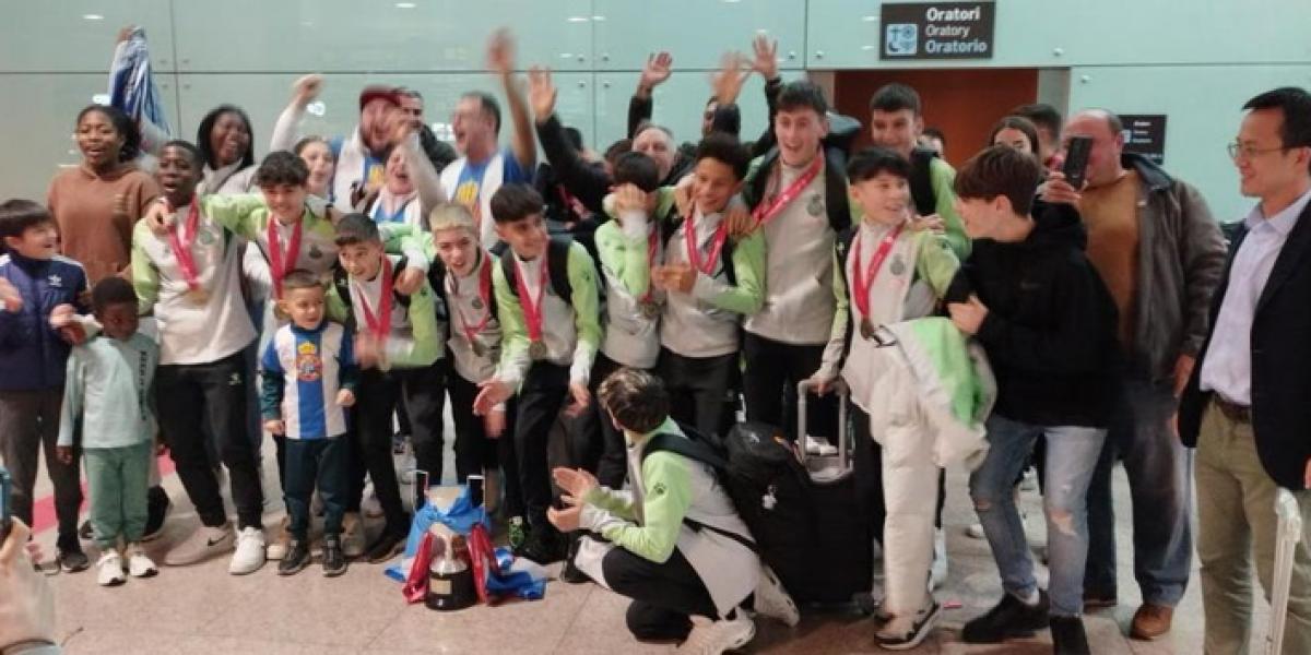 Mao Ye recibe a los campeones