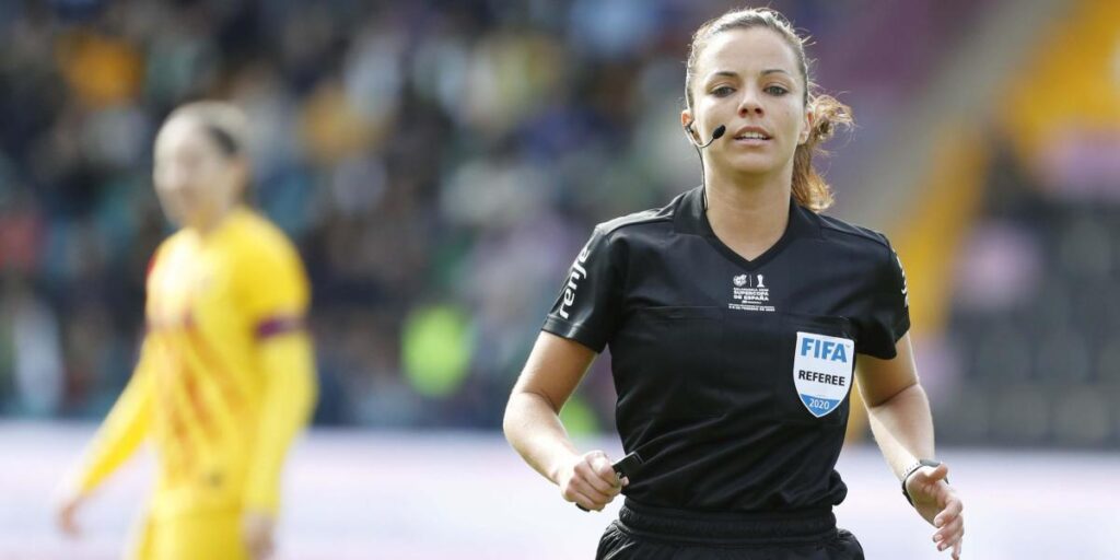 Marta Huerta de Aza continuará en el 2023 entre las 18 mejores árbitras del Europa