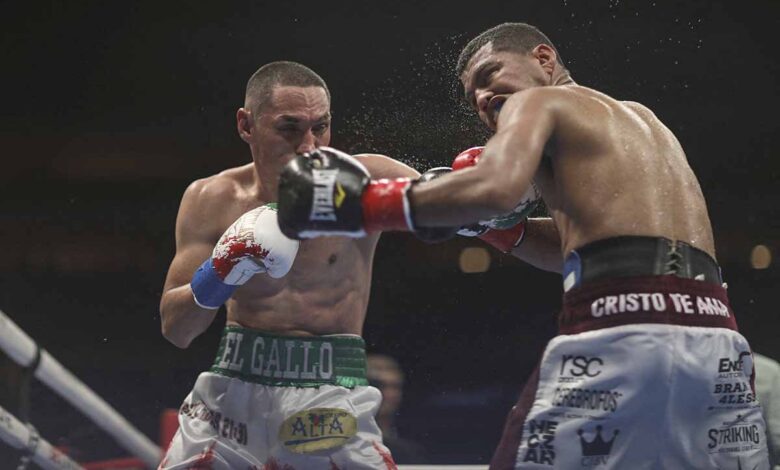 Mexicanos 'Gallo' Estrada y 'Rey' Martínez, campeones mosca y súper mosca