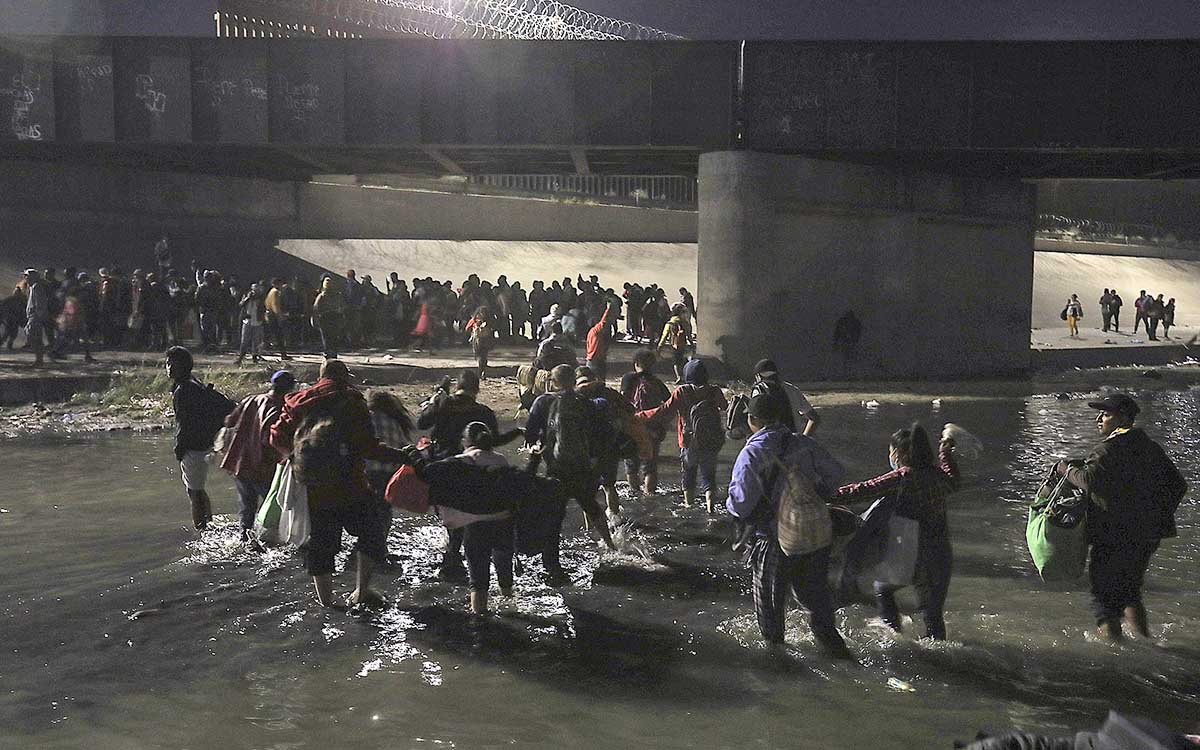 Migrantes que se entregaron en EU cuentan su historia: ‘Nos agarró un cartel en Durango’