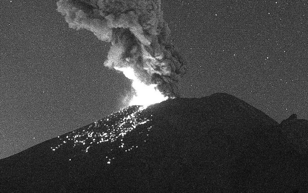 Monitorean volcán Popocatépetl tras explosión | Video