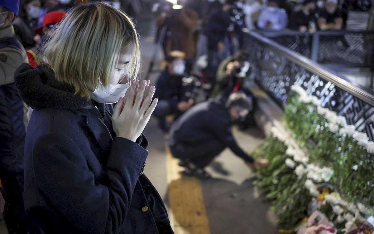 Muere en aparente suicidio sobreviviente de la avalancha humana en Seúl, Corea del Sur