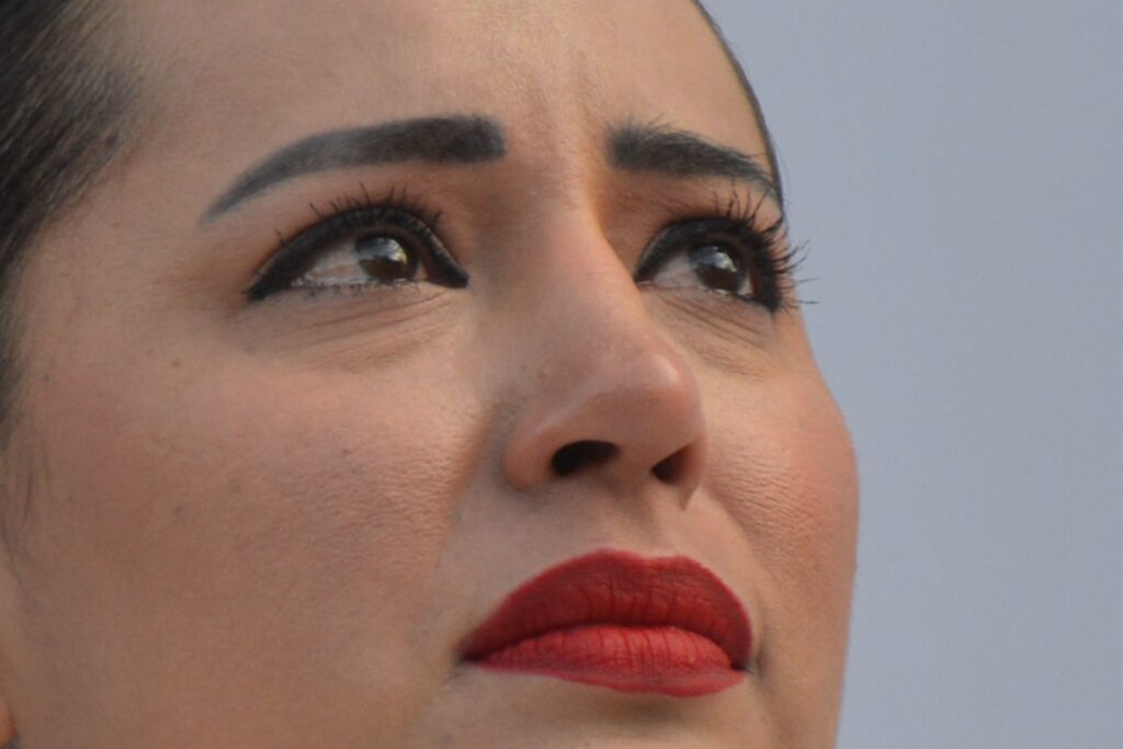 Notifica Sandra Cuevas ausencia hasta por 15 días