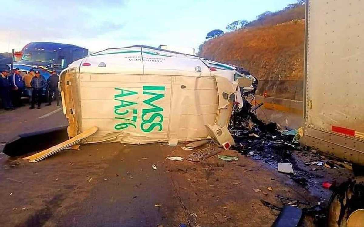 Paciente que era llevada en ambulancia murió tras choque en la México-Querétaro