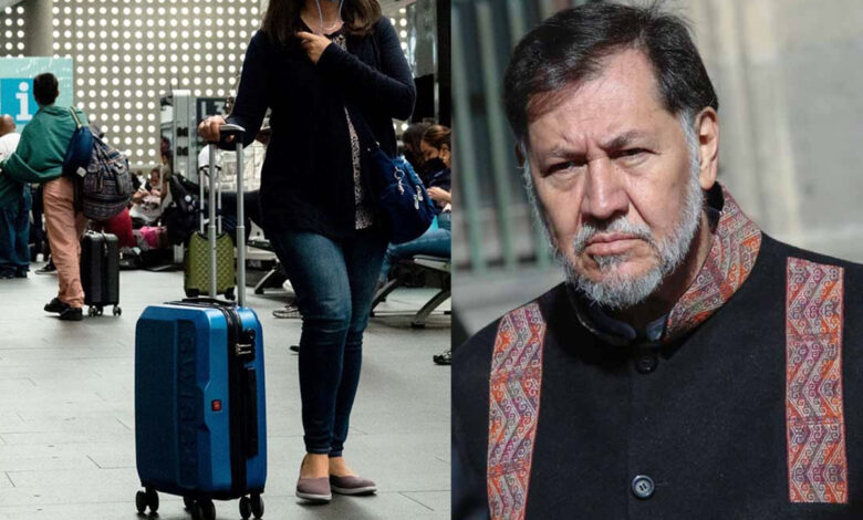 Pasajera sufre infarto en AICM y Noroña ironiza el incidente: 'Se entero que iba a hacer horas de espera'