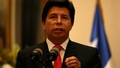 Pedro Castillo disuelve Congreso de Perú e impone toque de queda