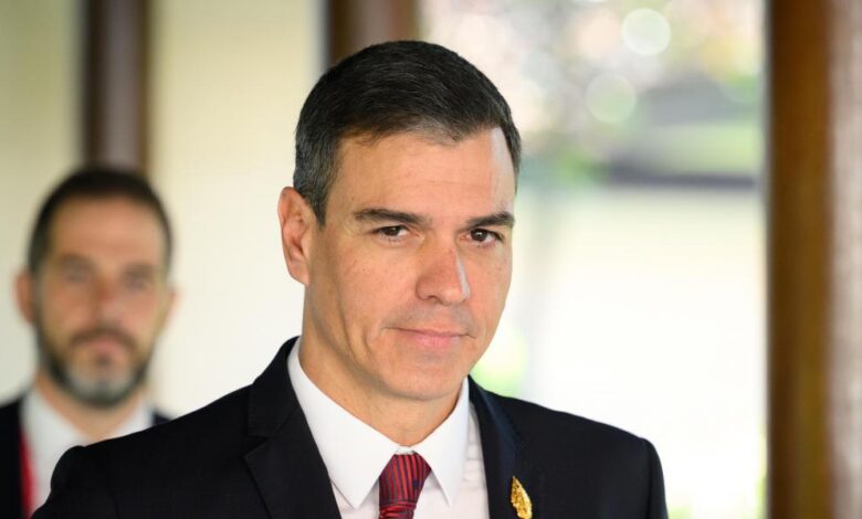 Pedro Sánchez asistirá este viernes en Barcelona al último concierto de Serrat