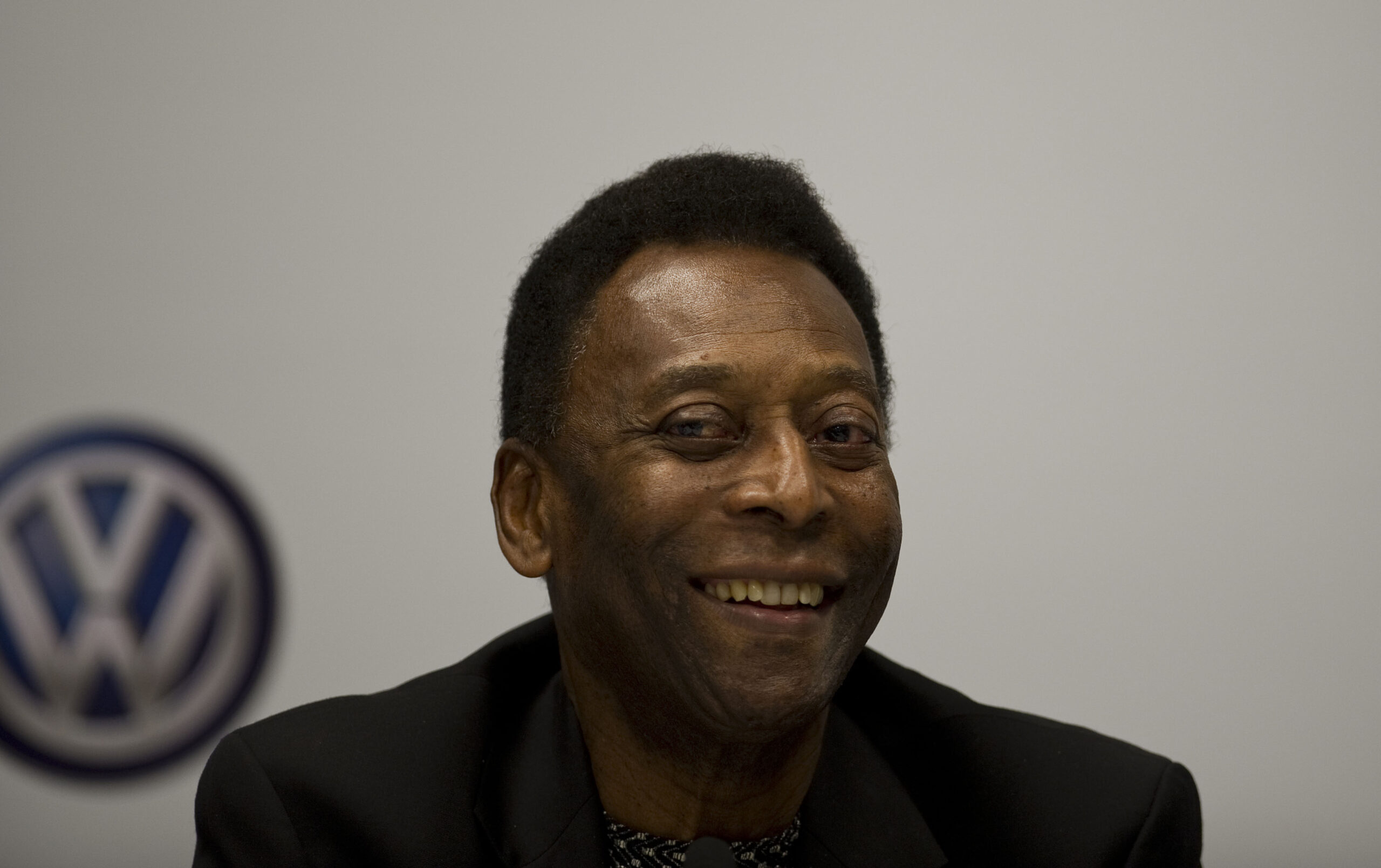 Pelé está respondiendo bien al tratamiento de una infección respiratoria, según hospital