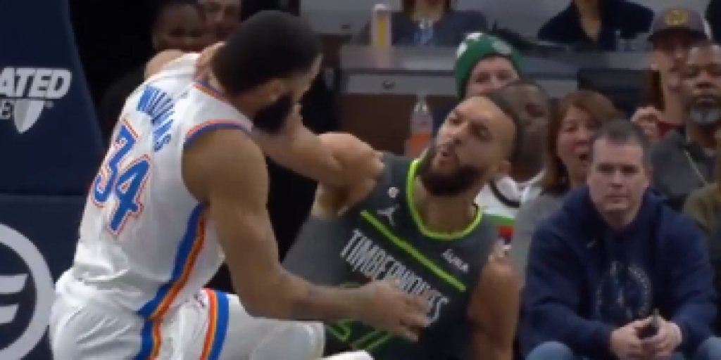 Peor que los niños: Rudy Gobert pone la zancadilla a Williams y se lía