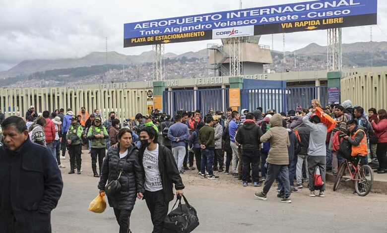 Perú: Embajada mexicana alista vuelo para evacuar a connacionales de Cusco