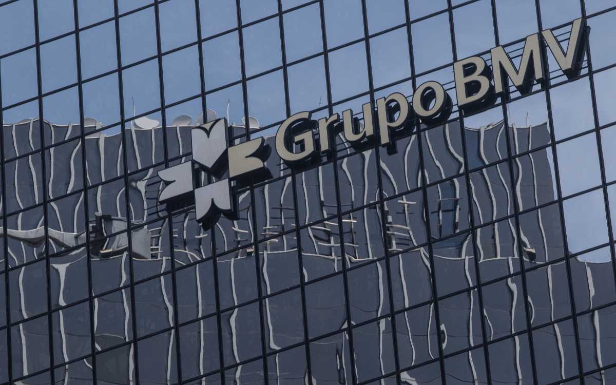 Bolsa mexicana sigue cayendo ante incertidumbre global del sector bancario