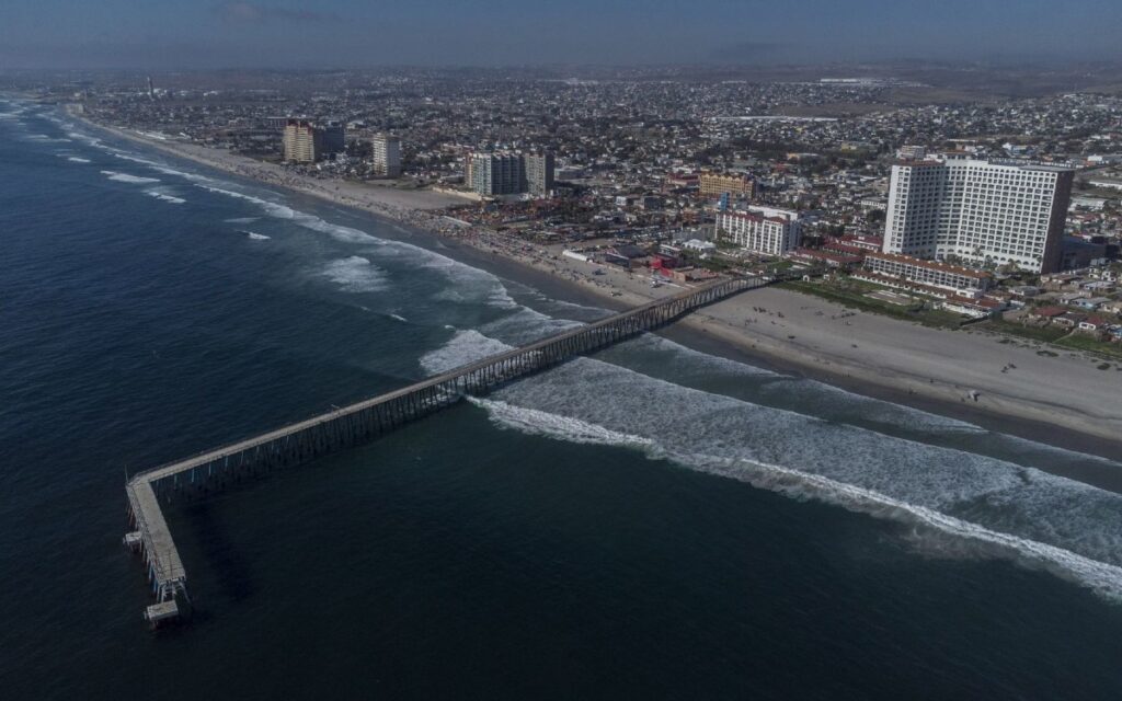 Playa Rosarito, Baja California, no está apta para uso recreativo en vacaciones: Cofepris