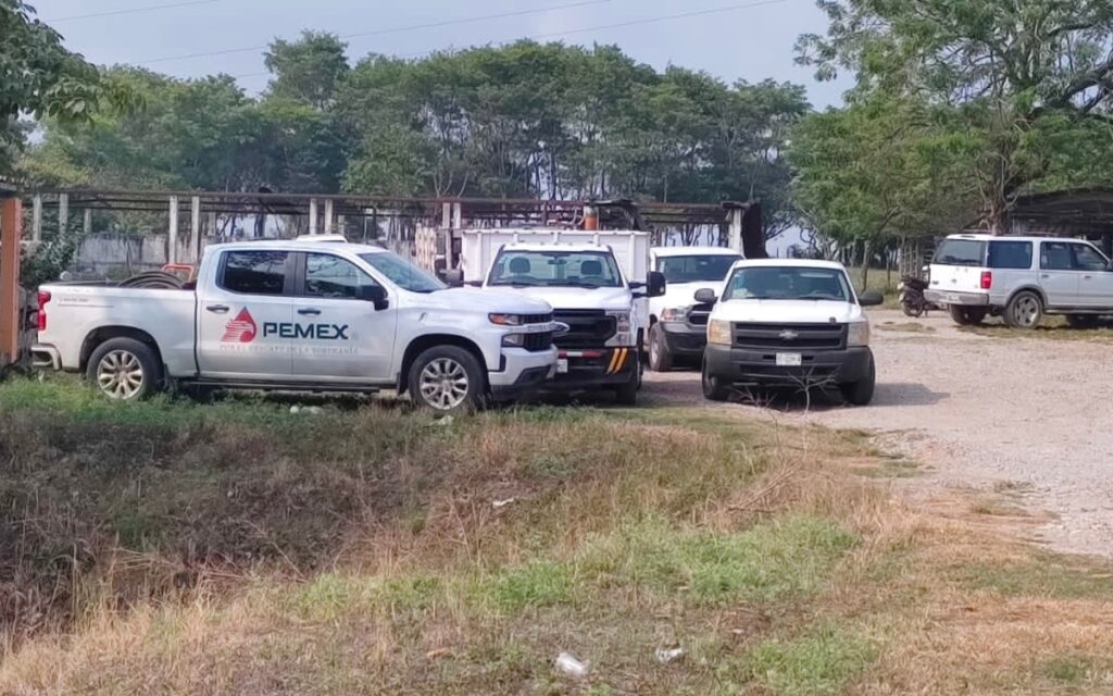 Por fuga de amoniaco en Oaxaca, afectados toman oficinas de Pemex y retienen autos