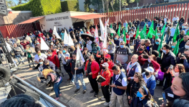 Protestan frente a San Lázaro a favor de vacaciones dignas