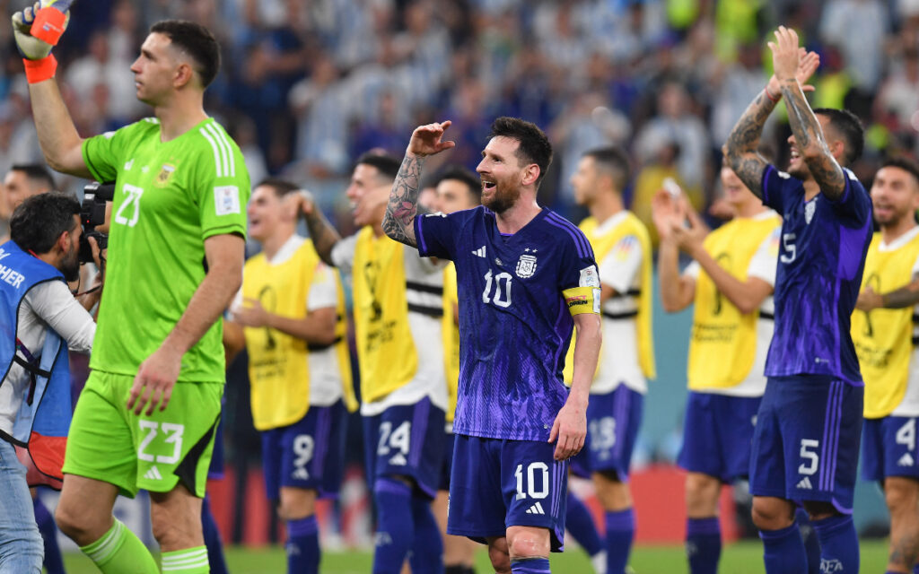 Qatar 2022: Argentina clasifica a octavos como líder a pesar del mal inicio | Video