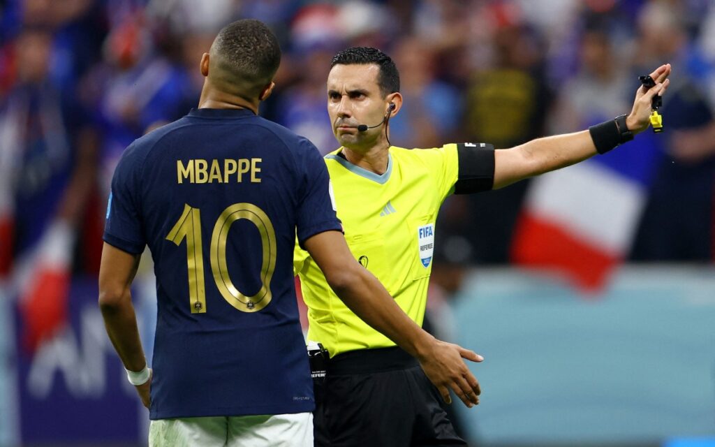 Qatar 2022: Levanta César Arturo Ramos la mano para pitar la Final | Fotogalería