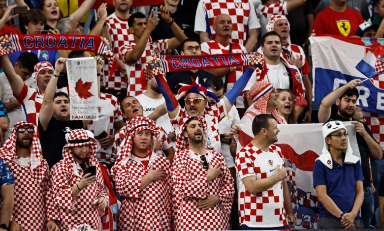 Qatar 2022: Pretenden croatas dar un jaque mate a los japoneses en las tribunas del Al Janoub Stadium | Fotogalería
