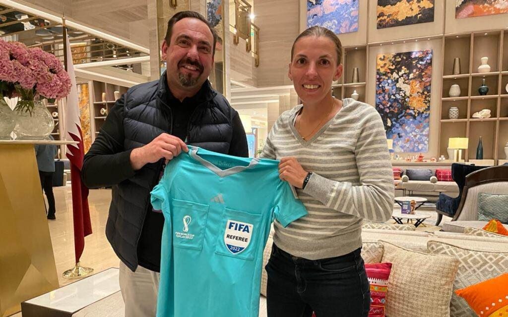 Qatar 2022: Stéphanie Frappart dona su histórica playera al Museo de la FIFA | Video