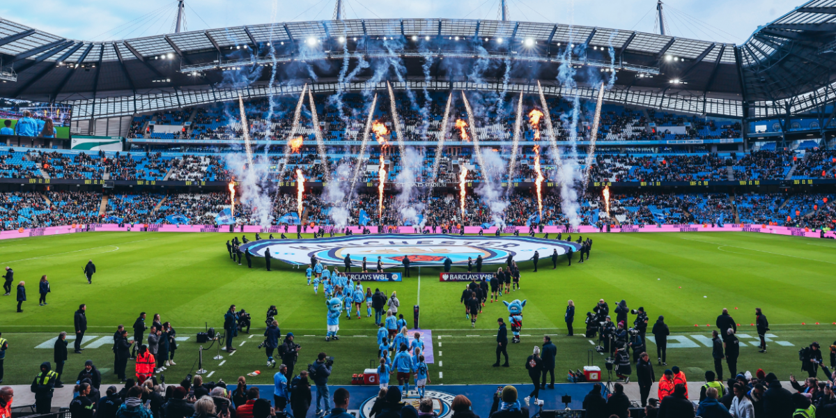 Récord de asistencia en el Etihad en el derbi femenino de Manchester