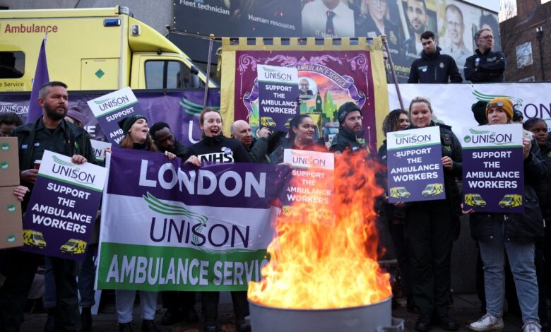 Reino Unido: Trabajadores de ambulancias van a huelga