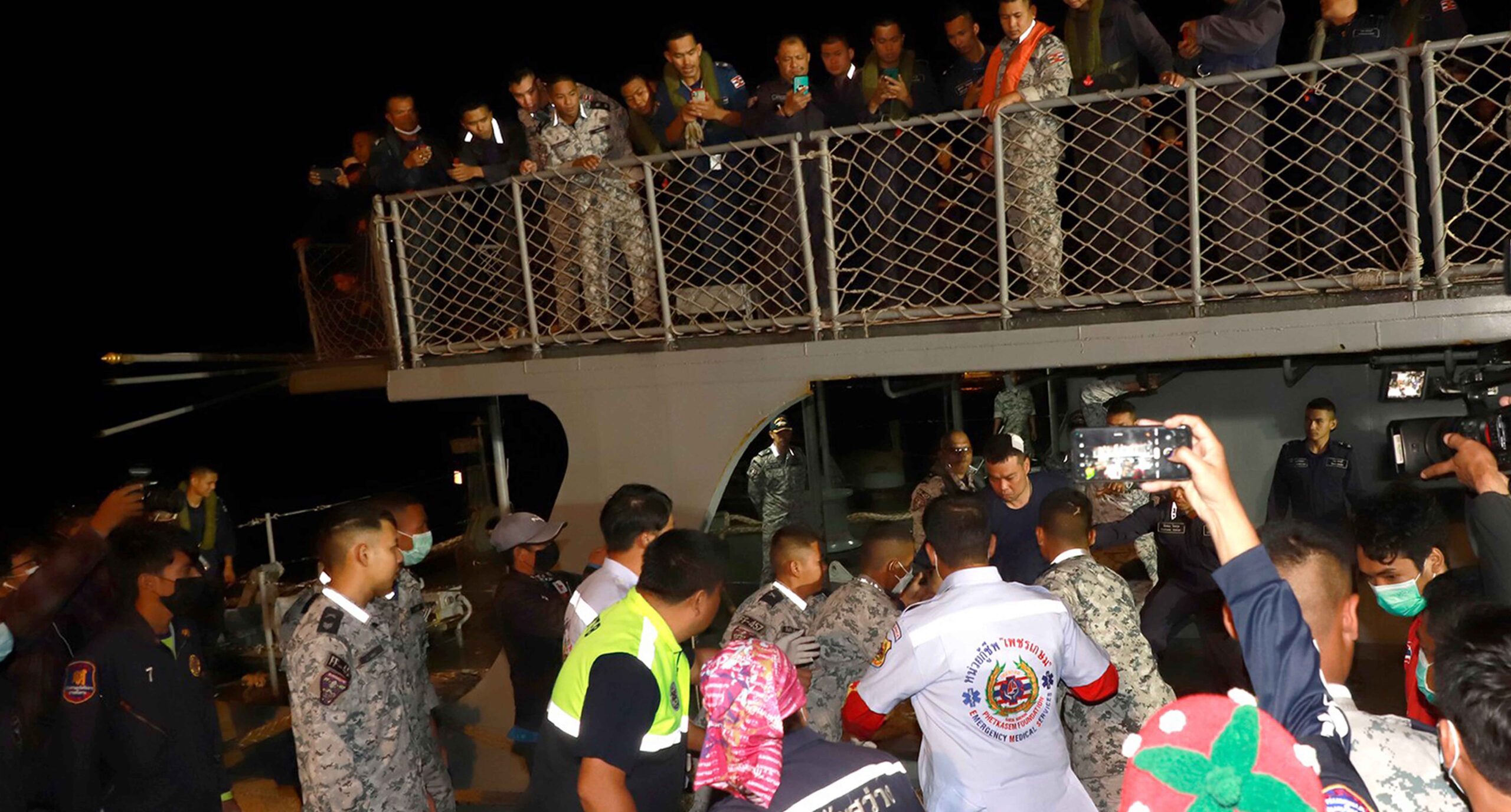 Reportan 6 muertes tras el hundimiento del barco de la Armada en Tailandia