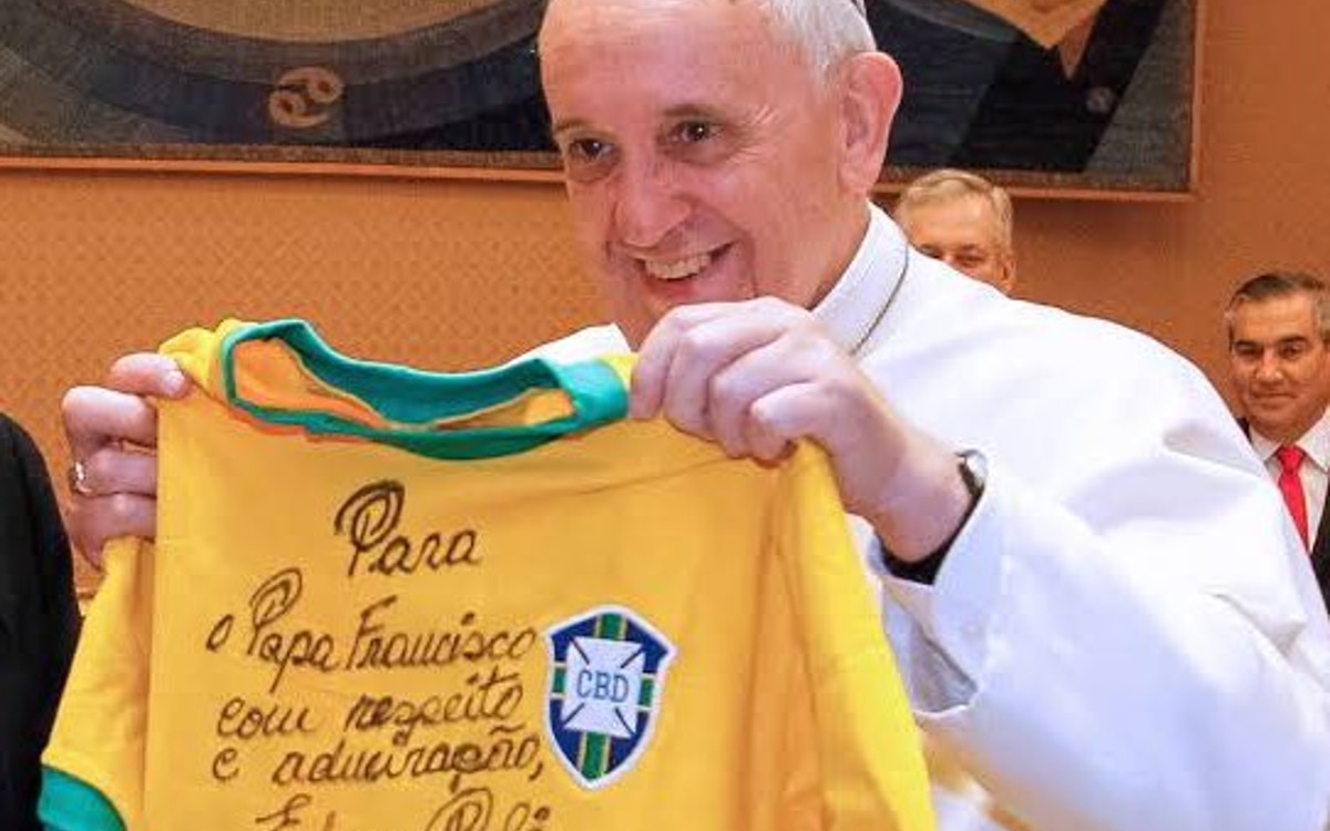 Reza Papa Francisco por la salud de Edson Arantes Do Nascimento | Video
