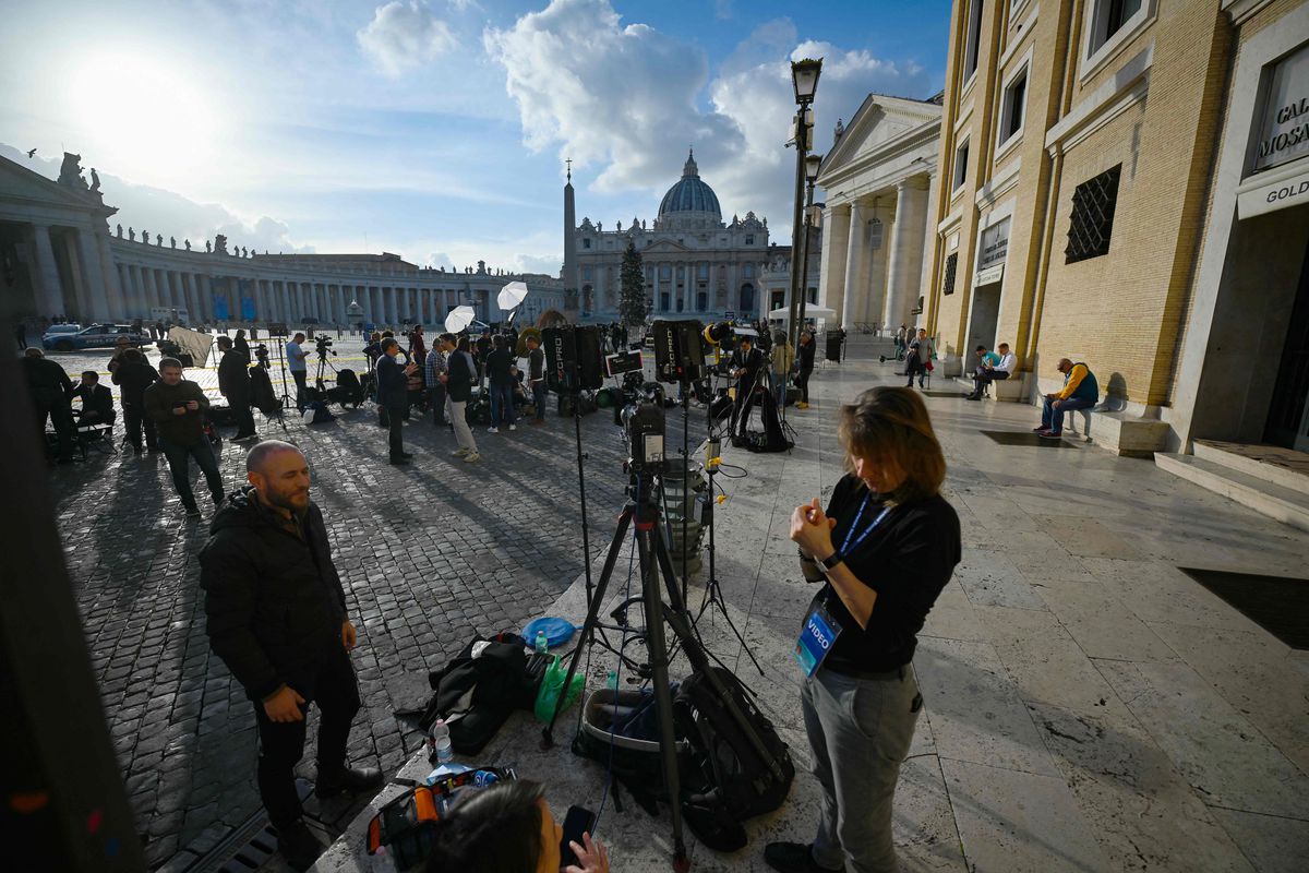 Roma se prepara para despedir a Benedicto XVI
