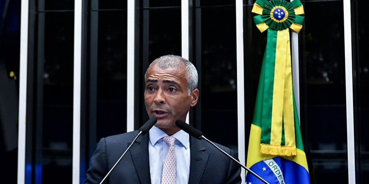 Romario le desea mejoría a Pelé