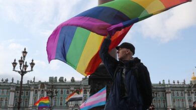 Rusia apunta en su primera lista negra a las organizaciones LGTBI e incluirá a los críticos con el alistamiento militar