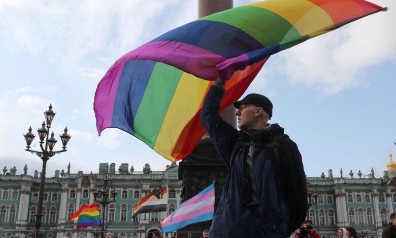 Rusia apunta en su primera lista negra a las organizaciones LGTBI e incluirá a los críticos con el alistamiento militar