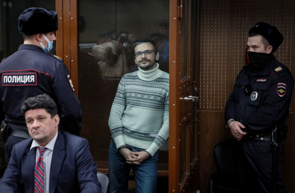 Rusia condena a ocho años y medio de cárcel al opositor Ilia Yashin por cuestionar la versión oficial de la matanza de Bucha
