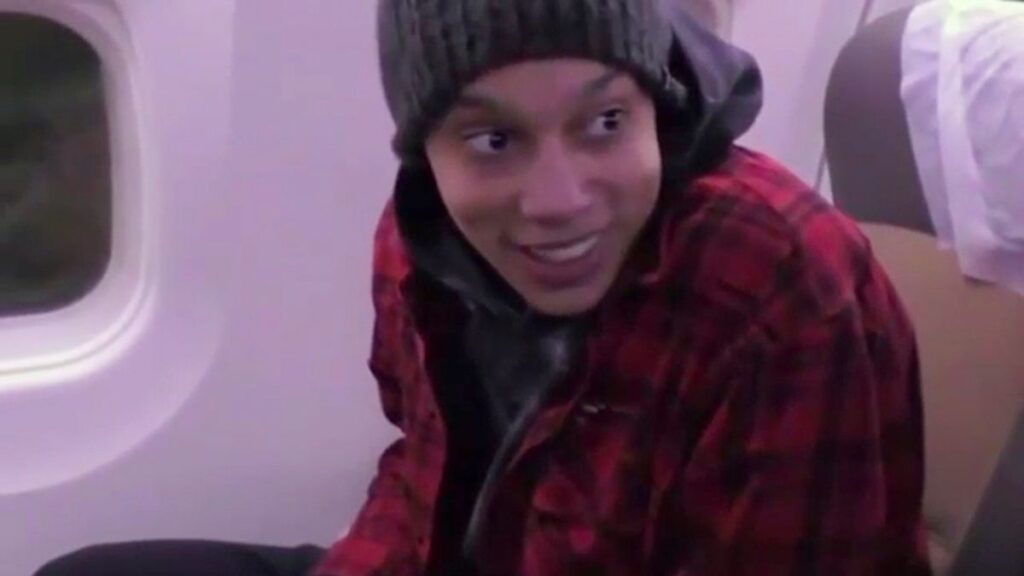 Rusia libera a la jugadora de baloncesto estadounidense Brittney Griner en un intercambio de presos