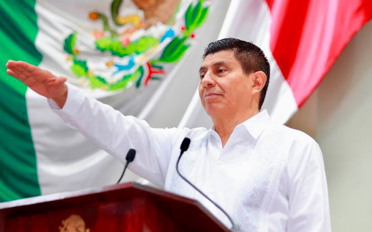 Salomón Jara toma protesta como gobernador de Oaxaca y advierte: “Se acabaron los privilegios”