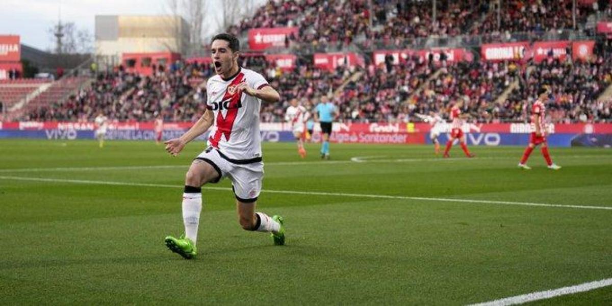 Sergio Camello se salió en el 'derbi' ante su amigo Riquelme