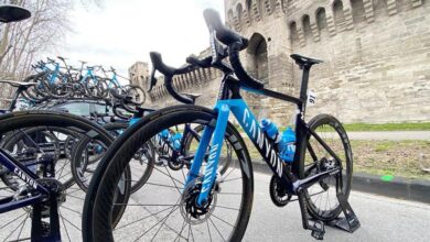 Subasta benéfica para 'Niños contra el cáncer' de la bici de Movistar Team