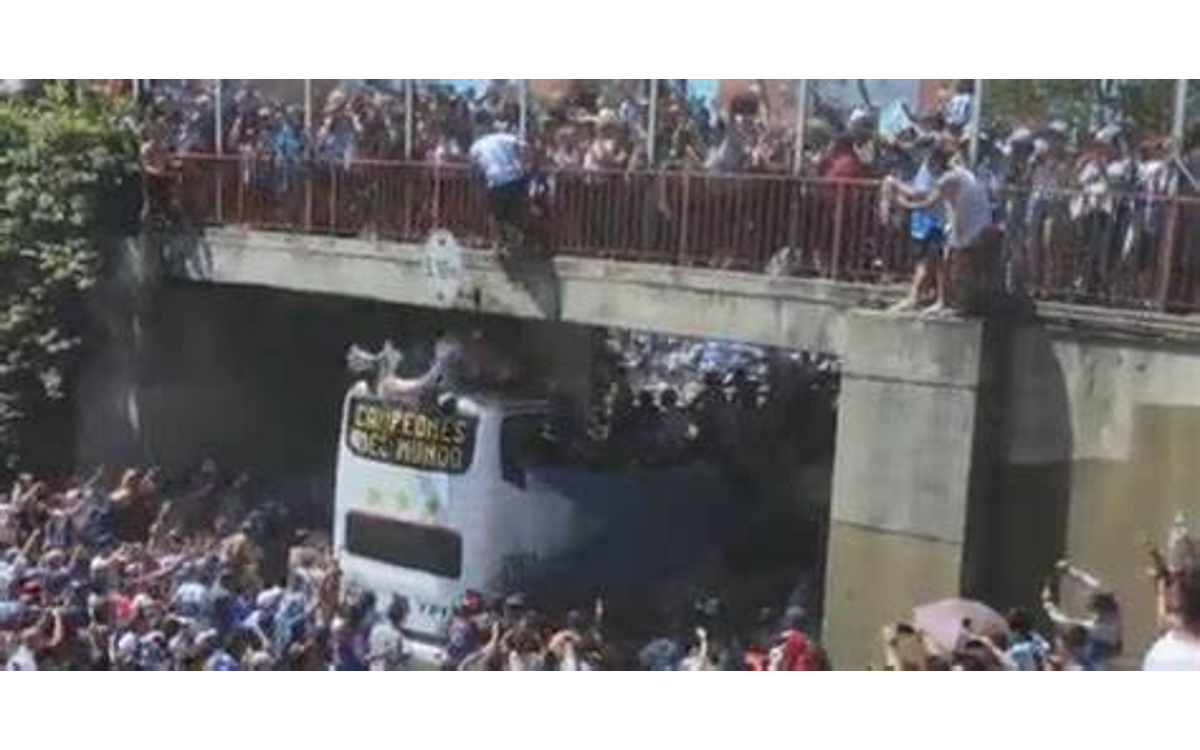 Suspenden celebraciones en Argentina tras incidente con aficionados