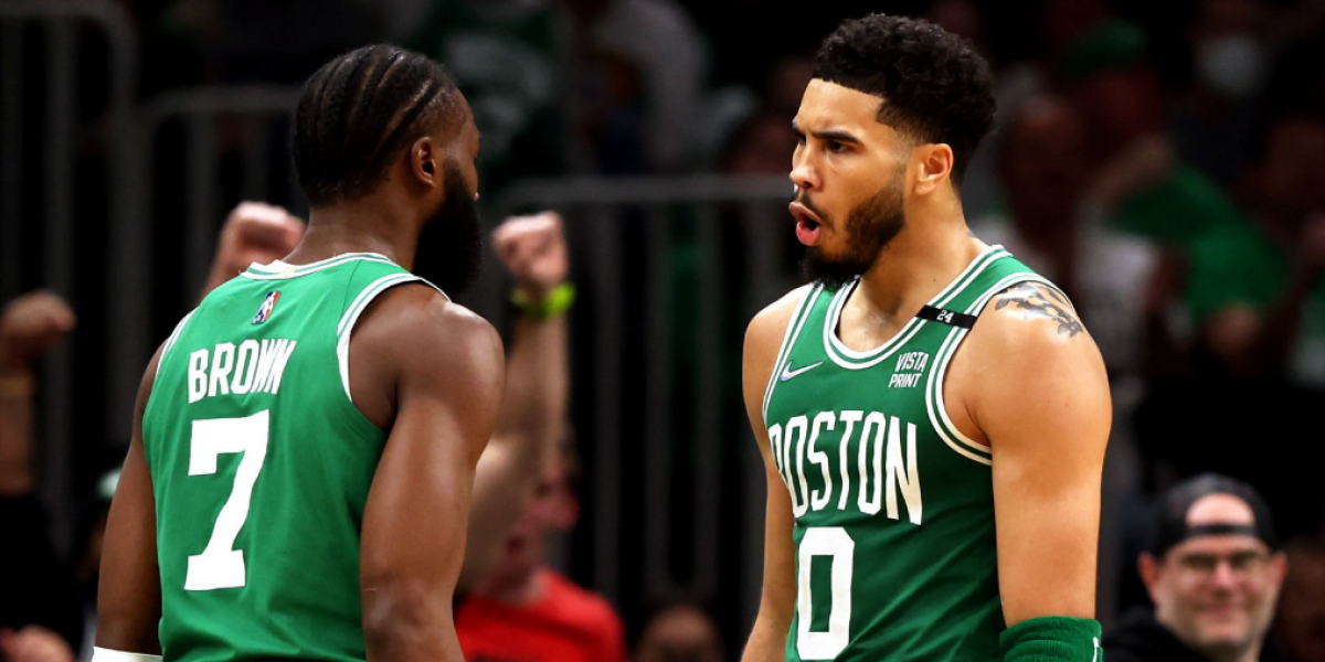 Tatum y Brown responden a la vez ante el desafío de George y Leonard