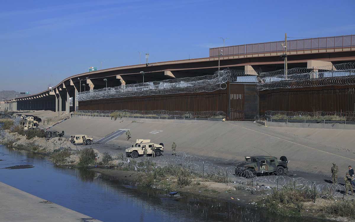 Texas blinda la frontera con México para impedir el paso de migrantes