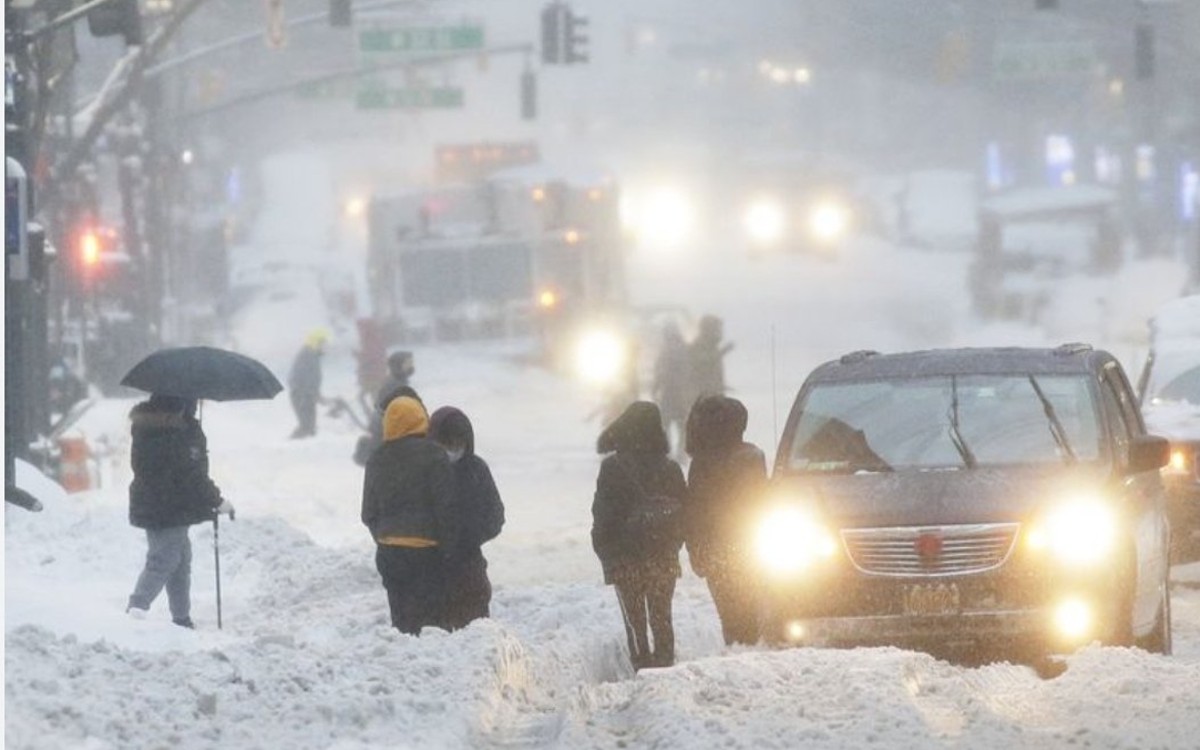 Tormenta en EU afecta producción de petróleo, y suministro de gas y electricidad