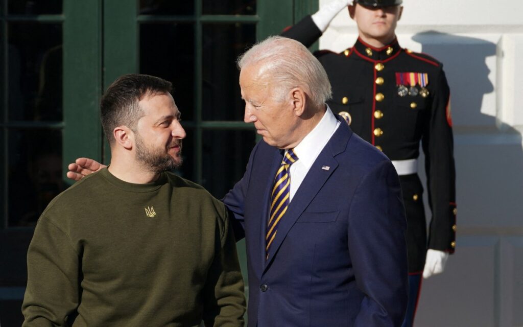 Ucrania 'nunca estará sola' frente a Putin: Biden a Zelenski